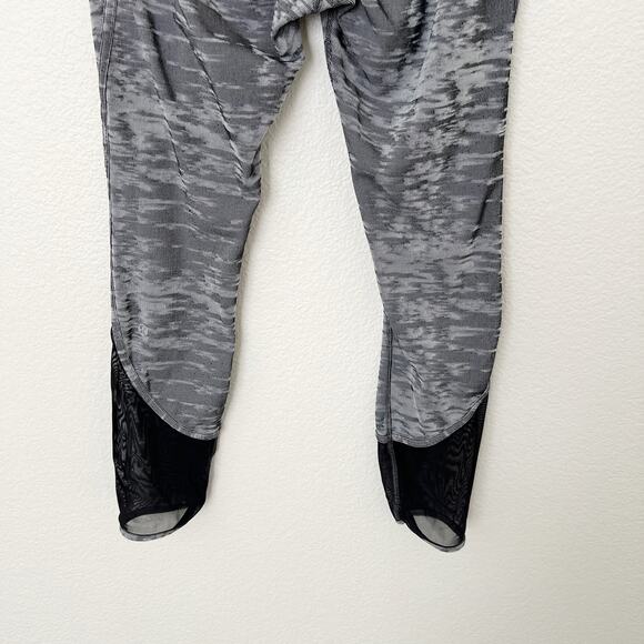 [Lululemon] Gray Jacquard Mid Rise Beat The Heat Tight Mesh Run Leggings Size 8 - Picture 9 of 11